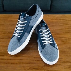 London Fog Casual Men’s Sneakers Size 12M
In excellent preowned condition